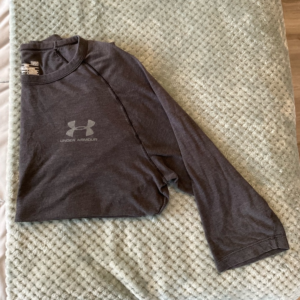 Gray Under Armour loose fit 3/4 sleeve